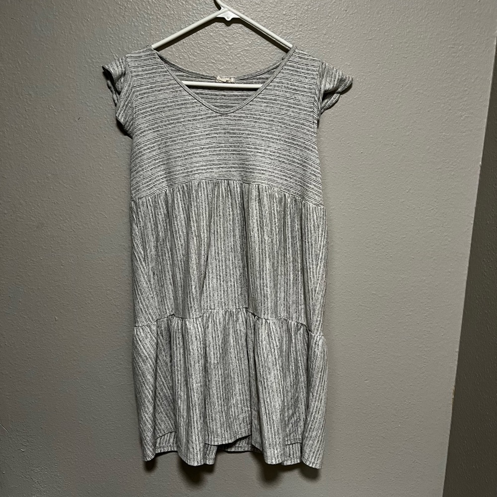 FLOWY GREY DRESS